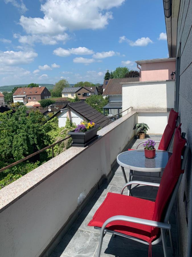 Moderne Ferienwohnung Mit Balkon Im Schoenen Saarland Dillingen Exterior foto